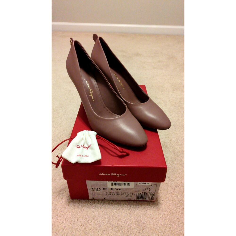 Salvatore Ferragamo Judy Pumps